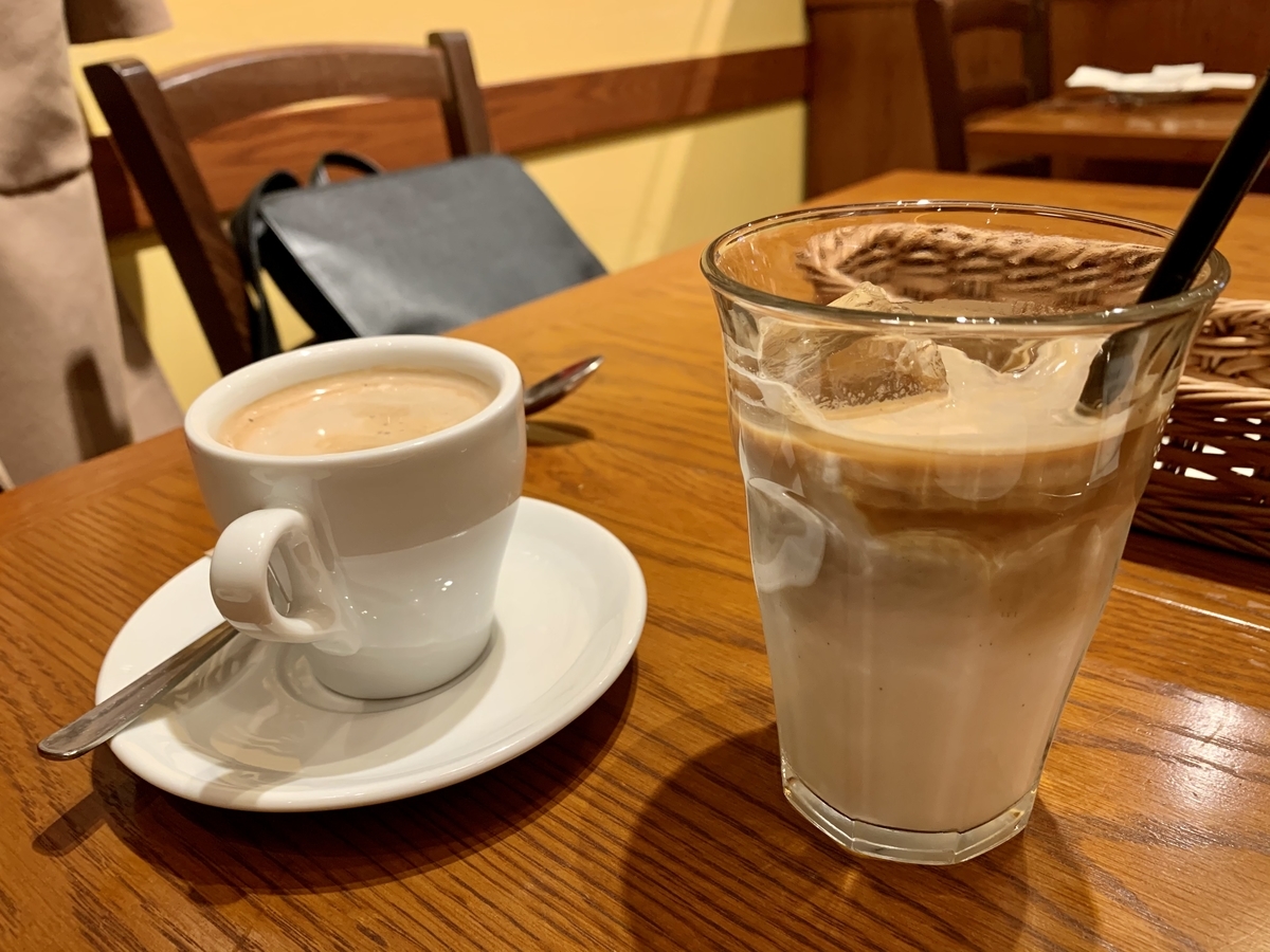 ヴィーニ エ サラーメ （VINI E SALAME） のカフェラテ