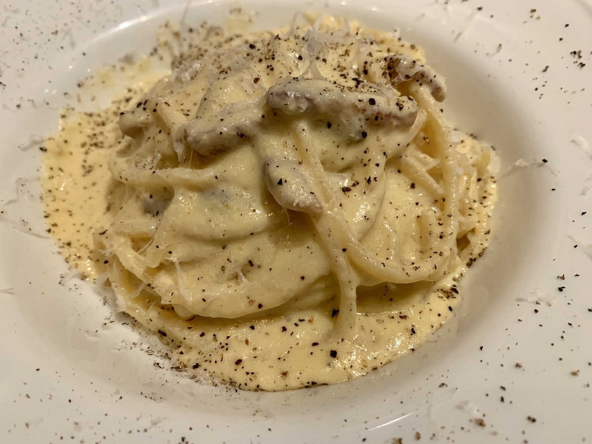 ヴィーニ エ サラーメ （VINI E SALAME）のカルボナーラ 