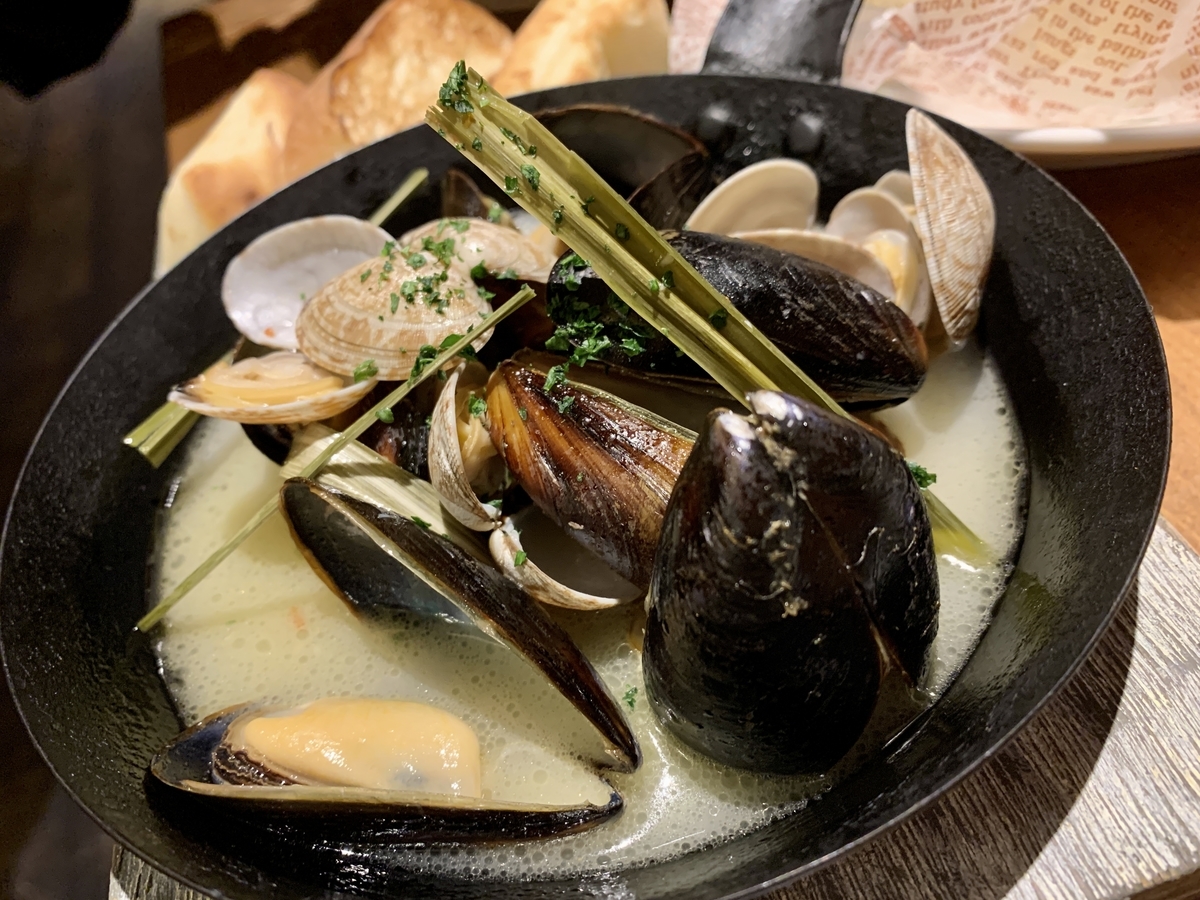 Italian Kitchen VANSAN 亀戸店 （バンサン）のあさりとムール貝のワイン蒸し 