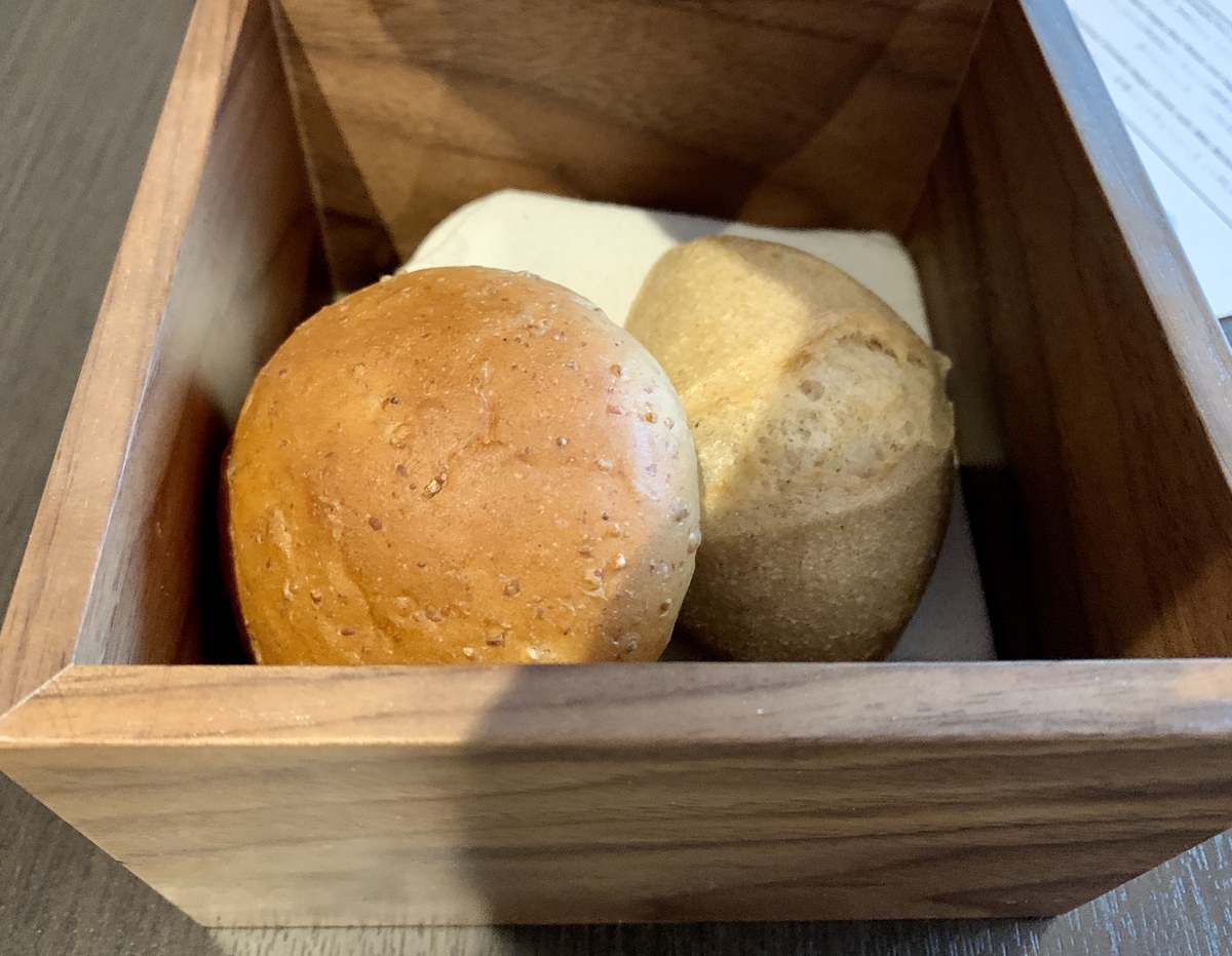 korare WINE AND DINE(コラレ ワイン アンド ダイン)のパン