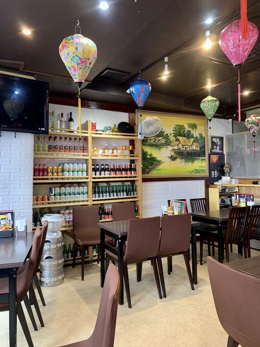 国宝フォーの店内