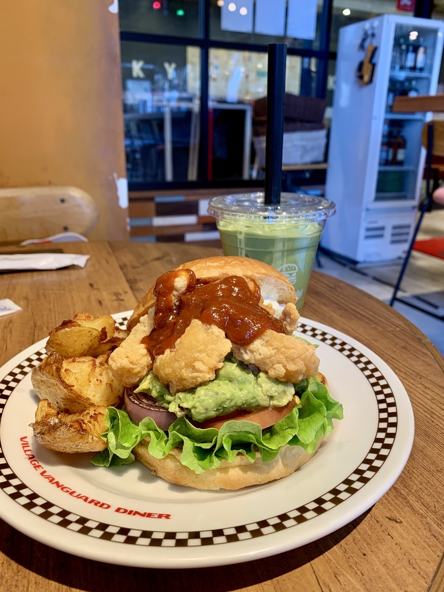 ヴィレッジヴァンガードダイナー 豊洲フォレシアのハワイアンシュリンプサンド＆ドリンク・ポテトセット