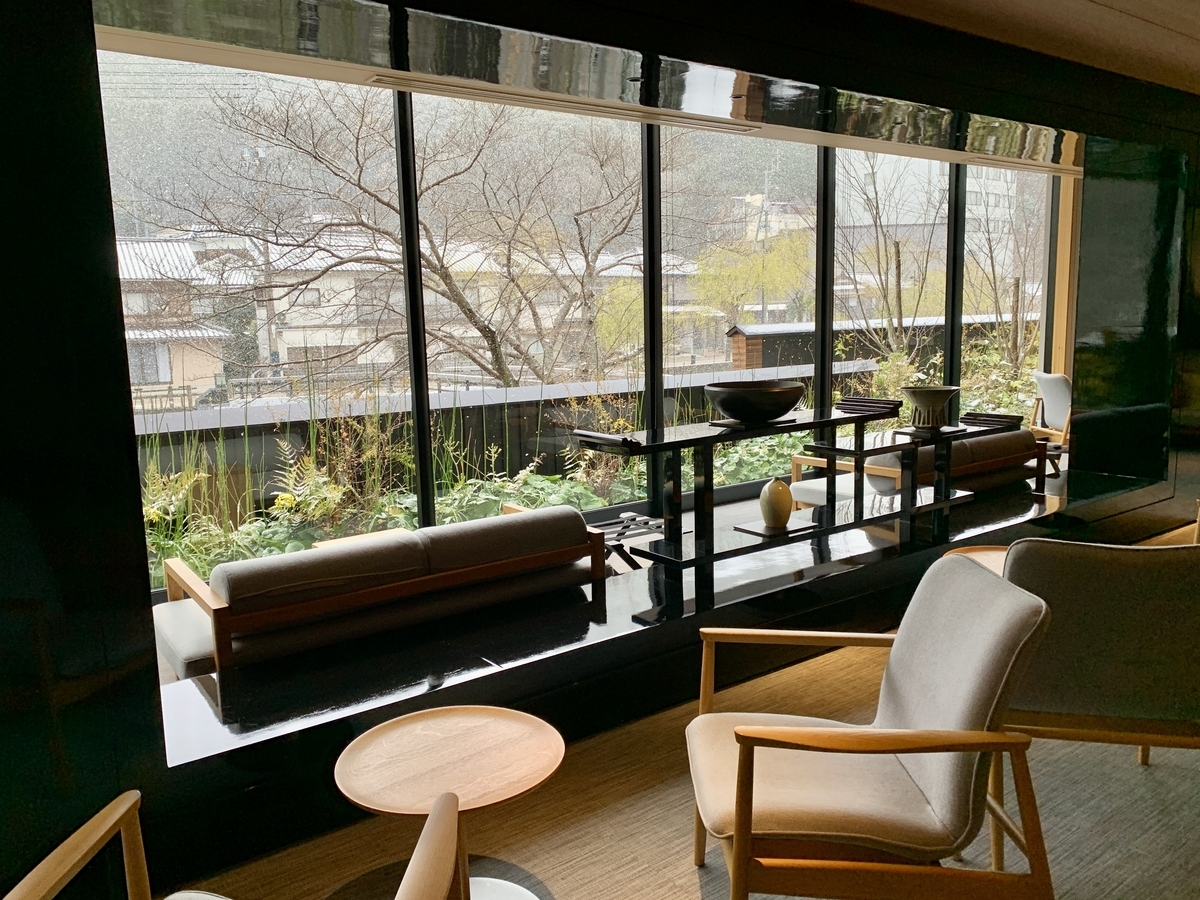 界(かい)山口長門のロビー