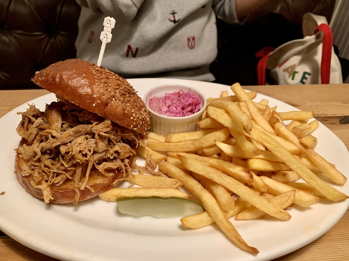 バビーズヤエチカの自家製BBQポークサンドウィッチ