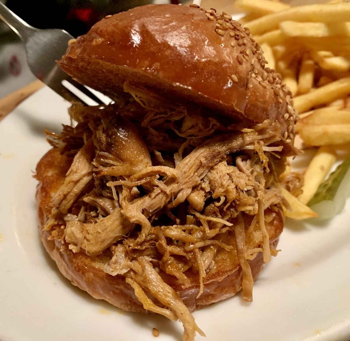 バビーズヤエチカの自家製BBQポークサンドウィッチ