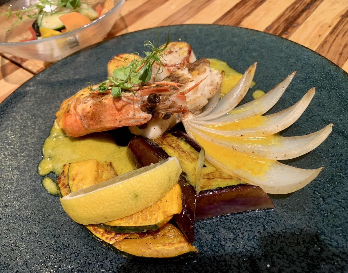 リコロ（RICOLO）大丸東京店の魚介の３種焼き サフランソース