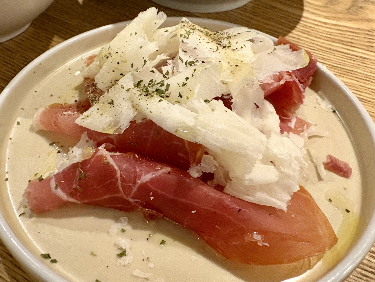 天ぷら天寅 ミッドタウン日比谷店の生ハムとチーズ