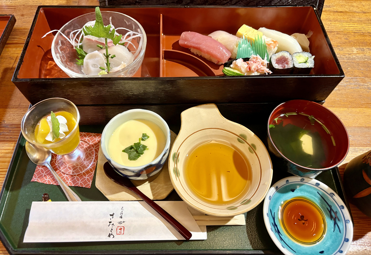 寿司遊膳さおとめの松花堂弁当