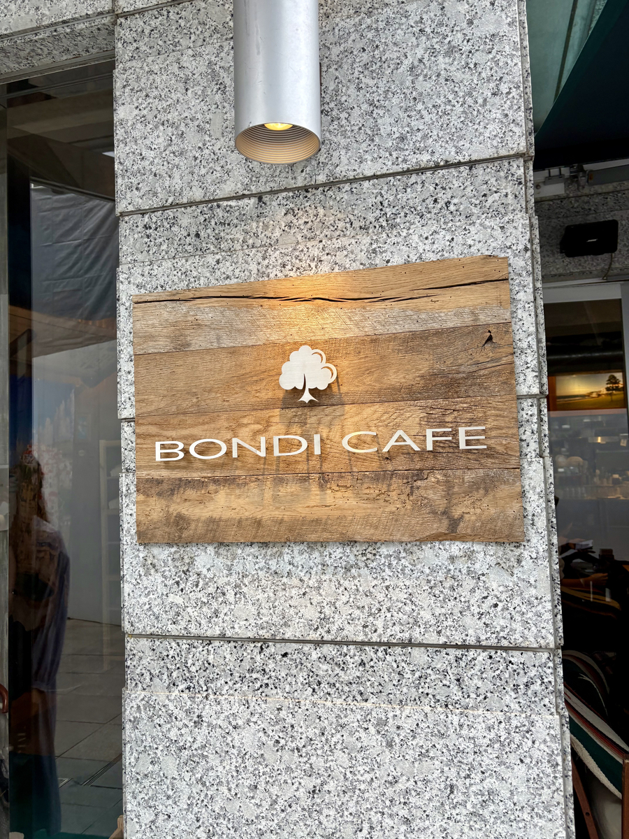 ボンダイカフェの店頭