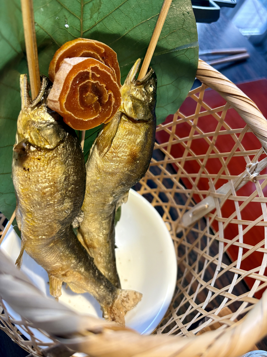 和の宿 ホテル祖谷温泉の鮎の塩焼きと巻き柿