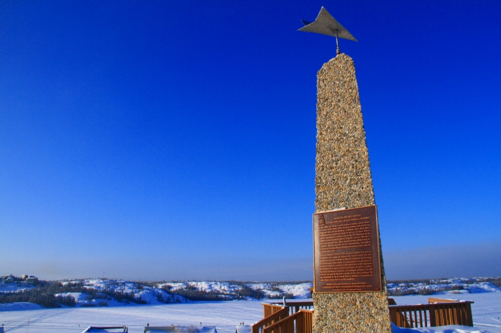 ブッシュ・パイロット・モニュメント（Bush Pilots Monument） タイ旅行記