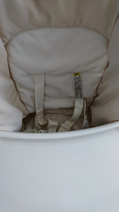 ハイローラックのオートスイング 電動 購入は失敗 １歳を目前に足置きのあるハイチェアデビュー 赤ちゃん椅子 食事の際足置きの重要性 購入の際に気を付けることは ３人子育て転妻ブログ