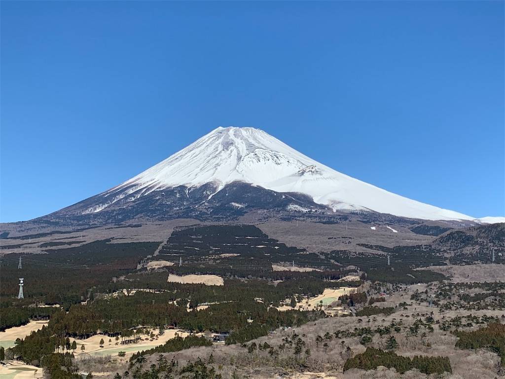 上る途中に富士山が見える