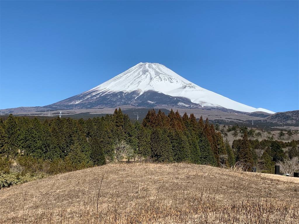 上る途中からも富士山が見える