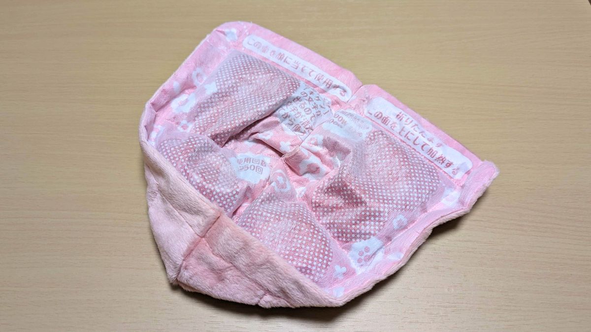 あずきのチカラ フェイス蒸し。顔に触れる方は不織布のようなものでできている
