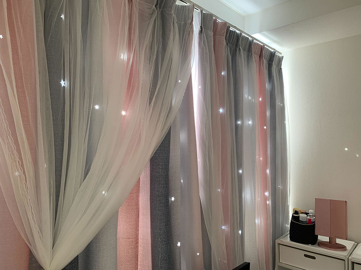 おしゃれな姫系カーテンのおすすめ。レース＆星柄の加工がかわいい一