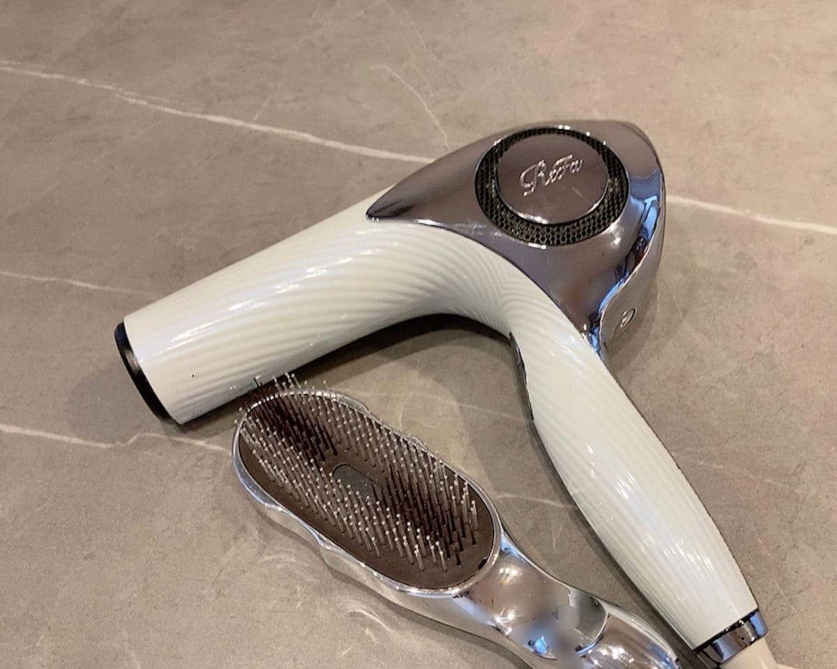 リファのケアブラシとドライヤー