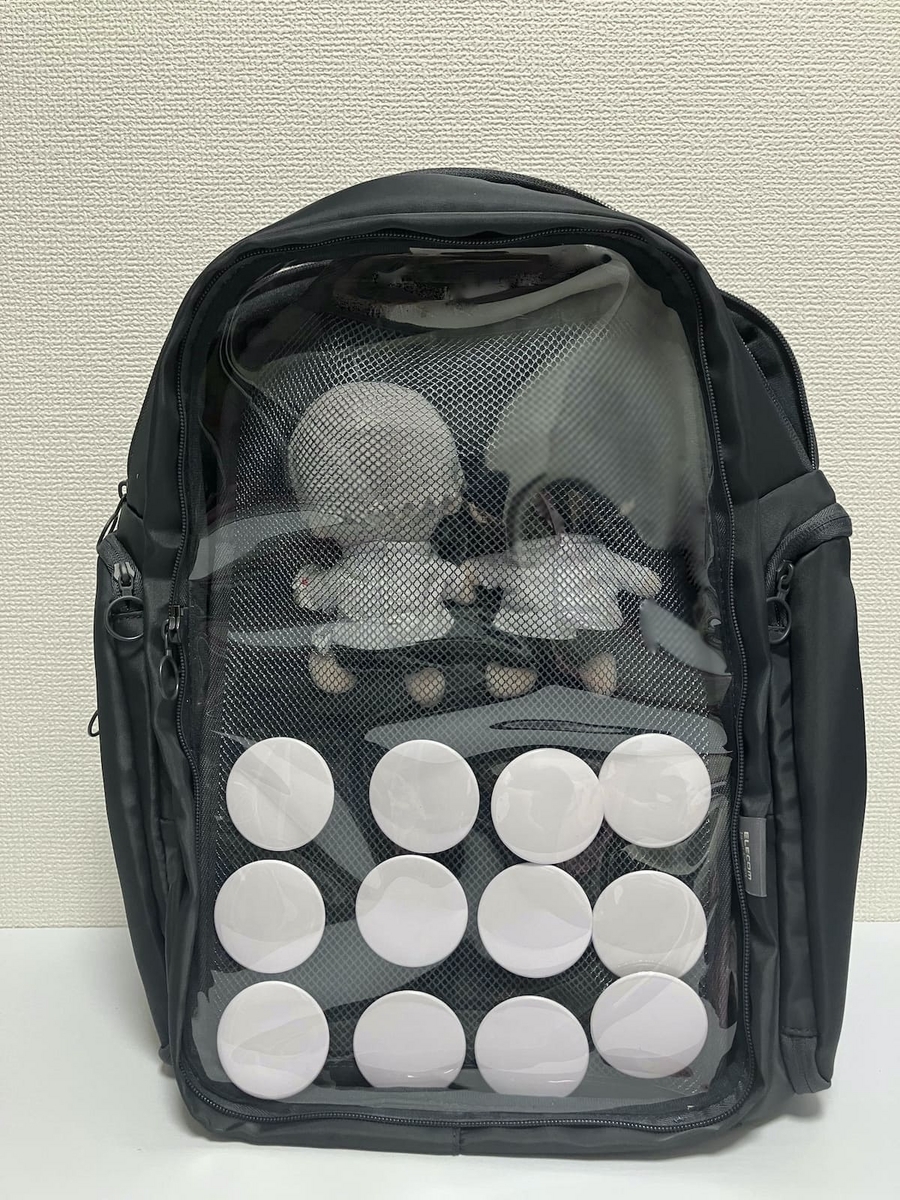 エレコム　ぬいと缶バッジを飾った様子