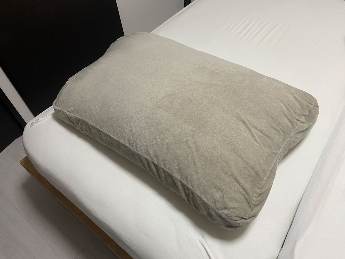 足枕「アシモッチ」は反り腰が気になる人にもおすすめ。口コミで話題 
