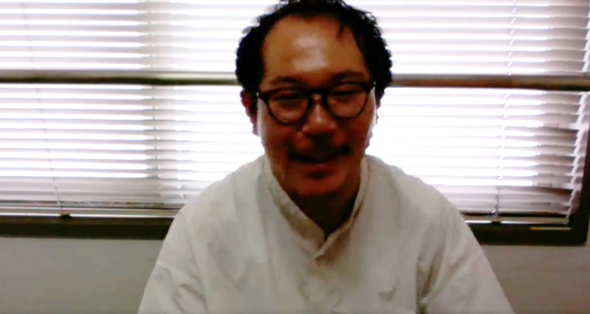 二宮有輝先生にオンライン取材をしている様子