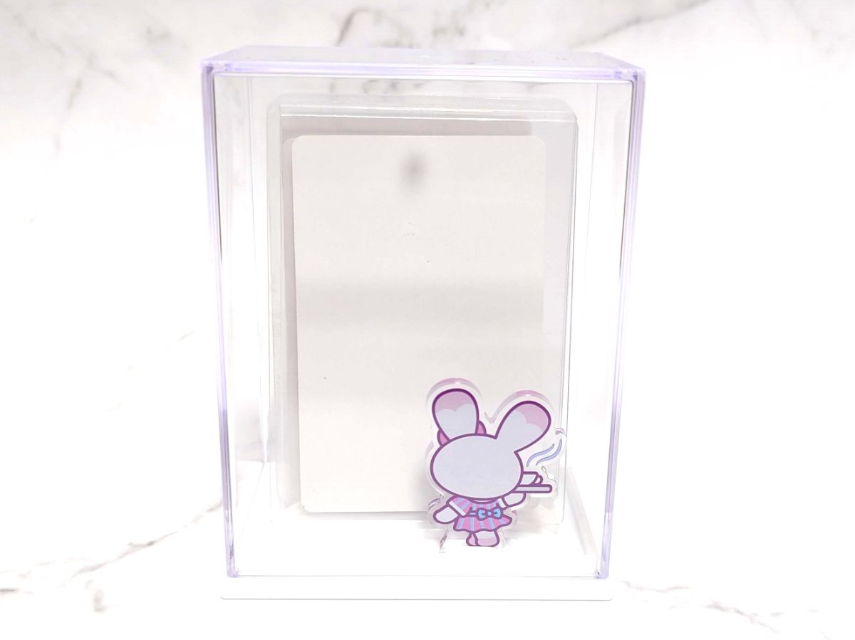 ダイソー硬質カードケースディスプレイとアクスタ