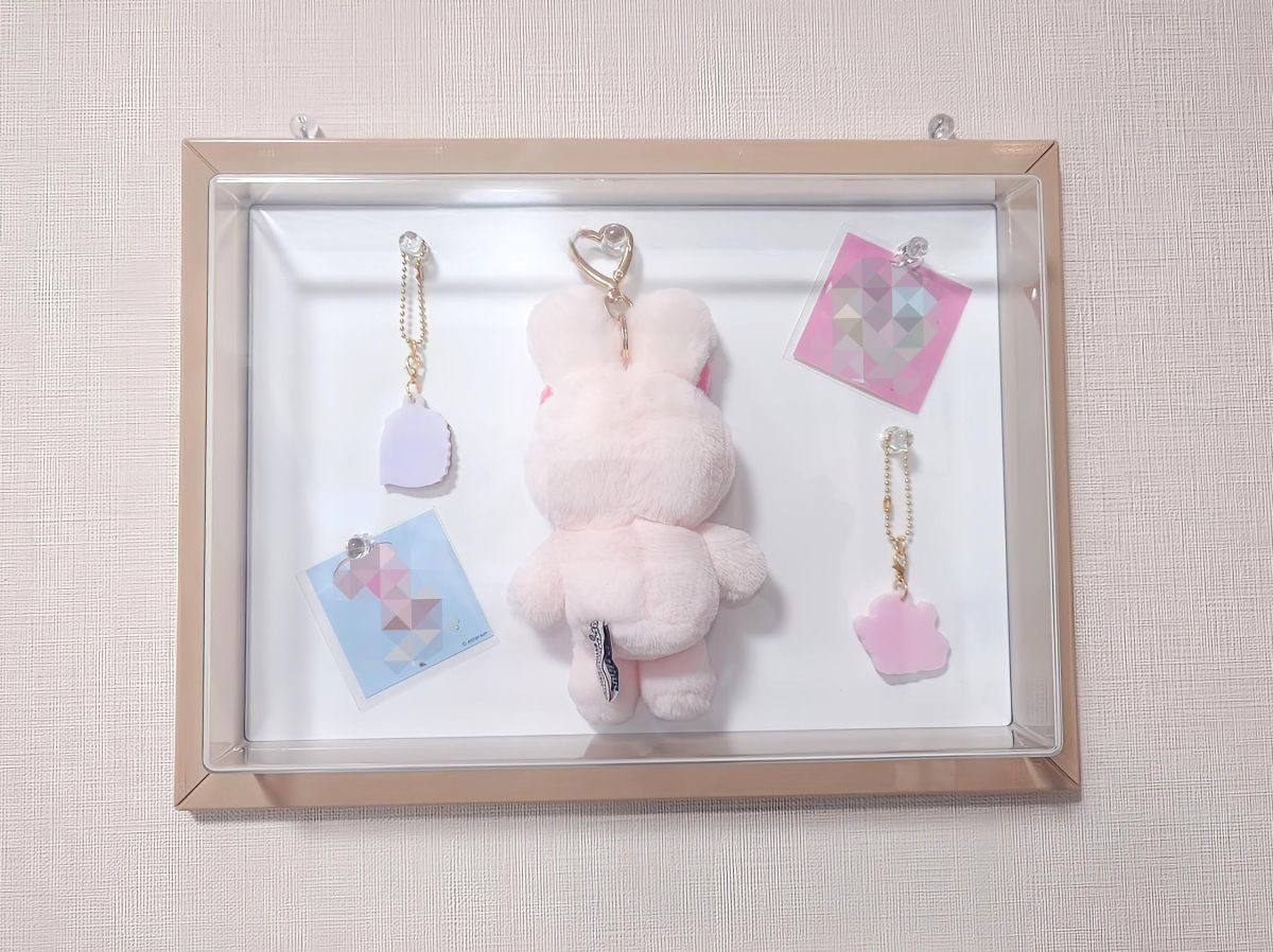 Wall.it　コレクションケースにキーホルダーを飾った画像