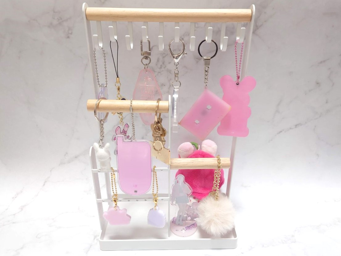 ProCase アクセサリースタンドに推し活グッズを収納した画像