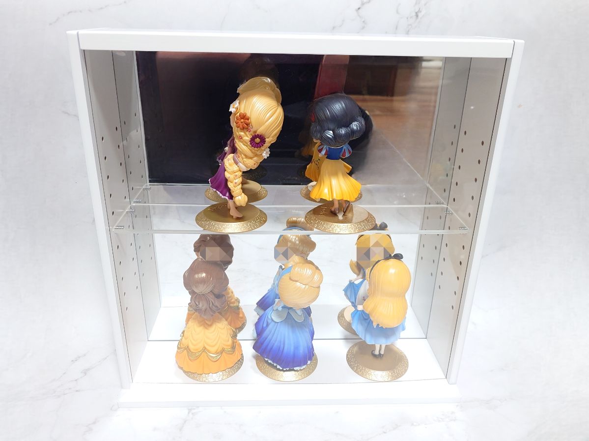 ニトリ　ディスプレイボックスにフィギュアを飾った画像