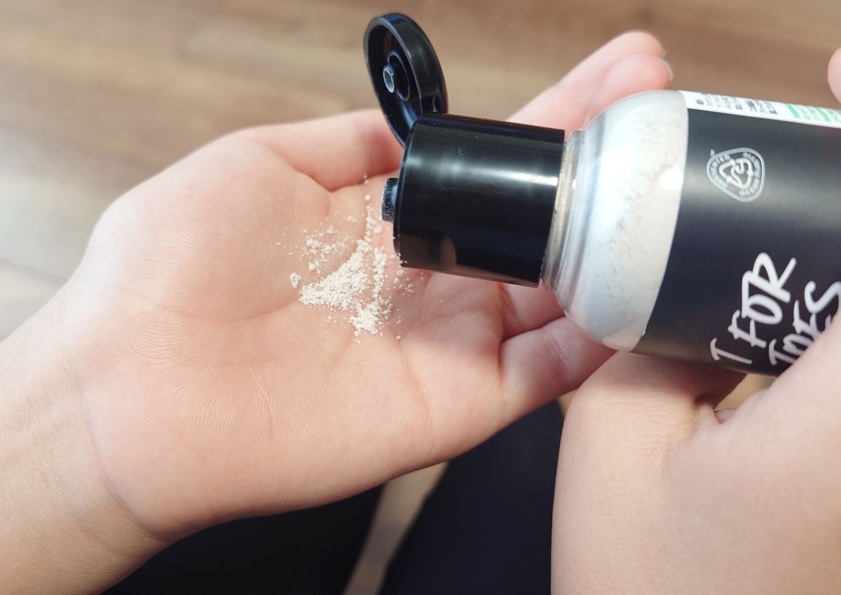 LUSH素足のTブレイクを手に取った画像