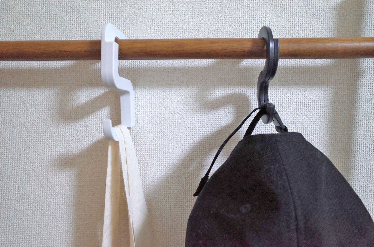 家では目立つところにかけておいて、外出時に丸ごと持っていきます