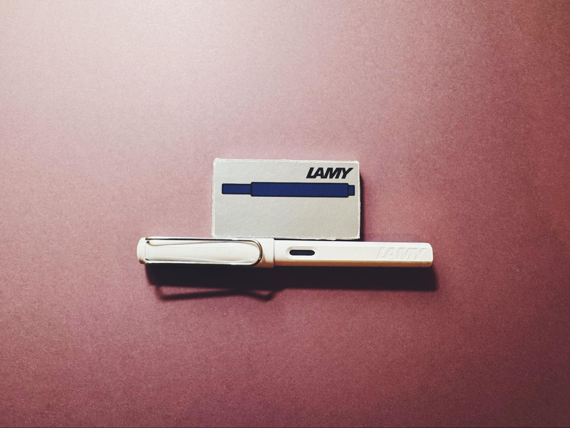 LAMYの万年筆 safariの魅力をレビュー