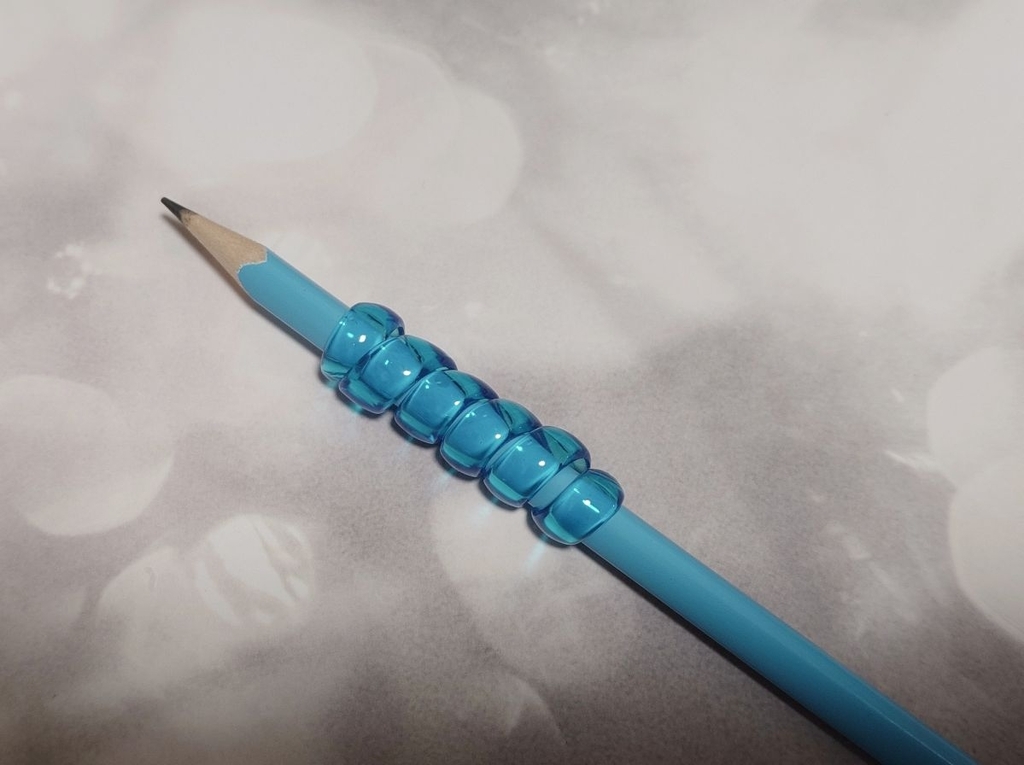 プニュグリップを鉛筆に巻いた画像