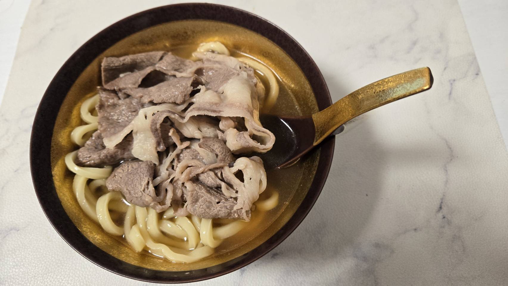 1食2,500円の高級肉うどんレビュー