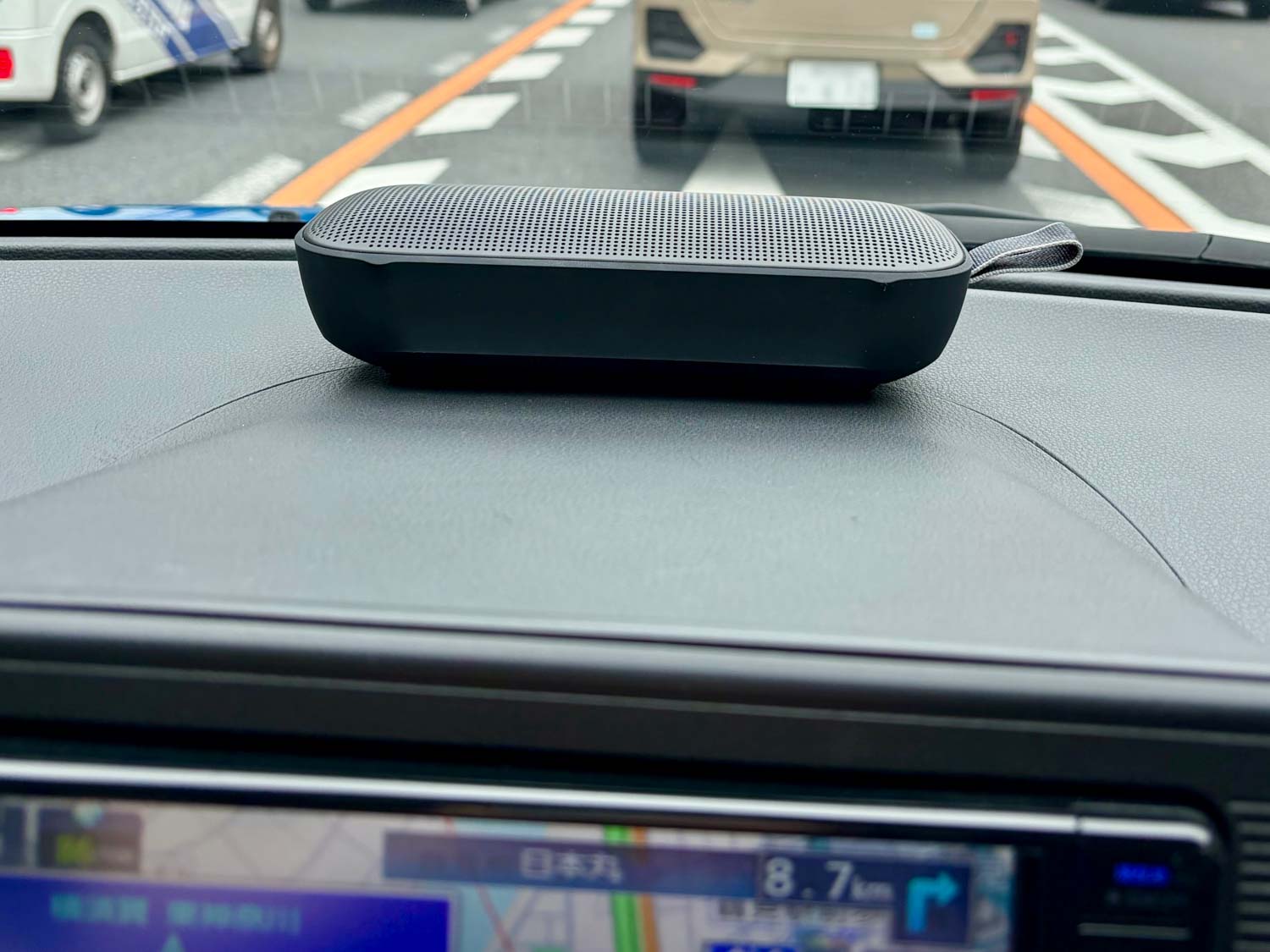 車に置いたSoundlink Flex