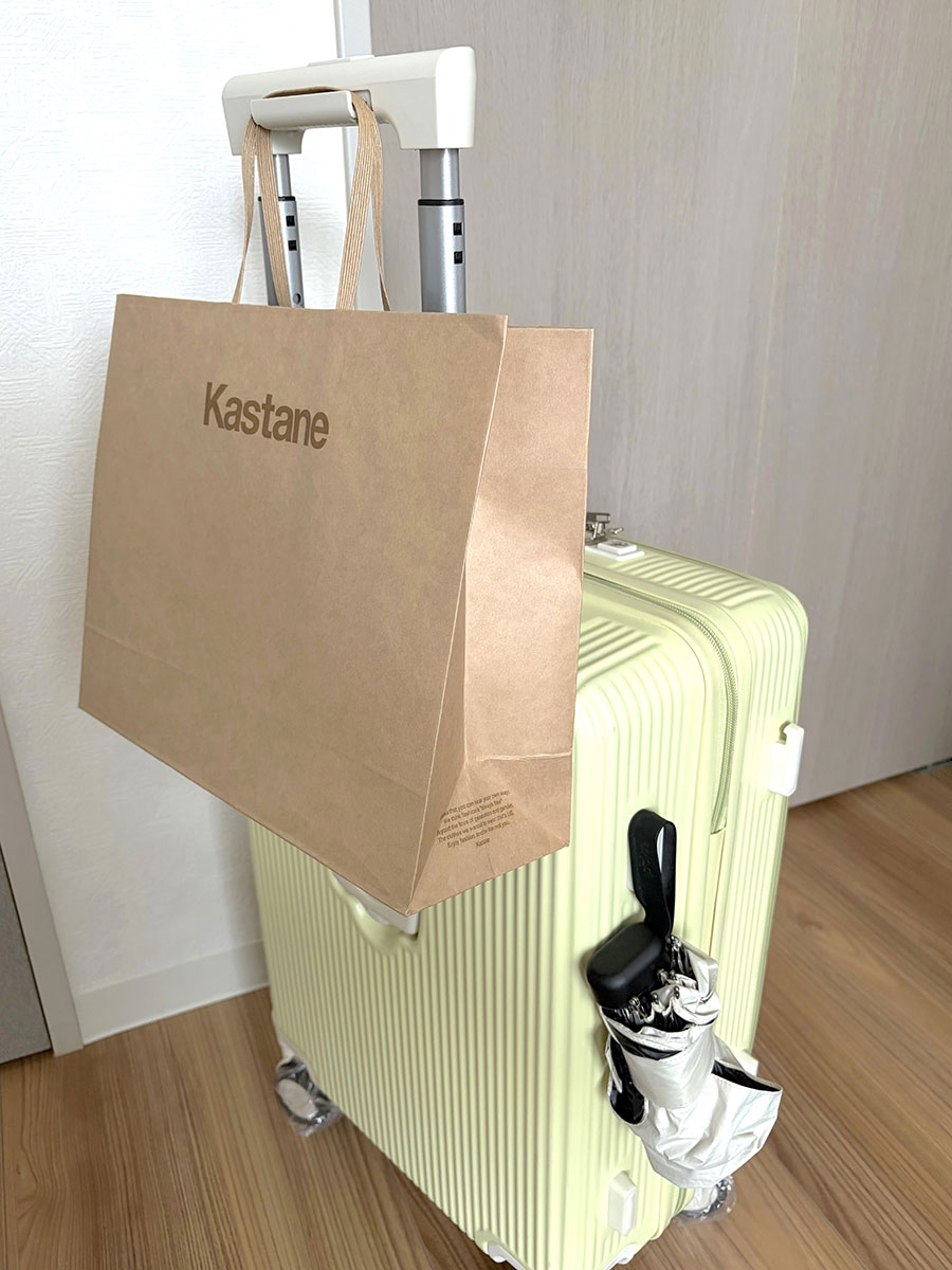 荷物を掛けられるフック