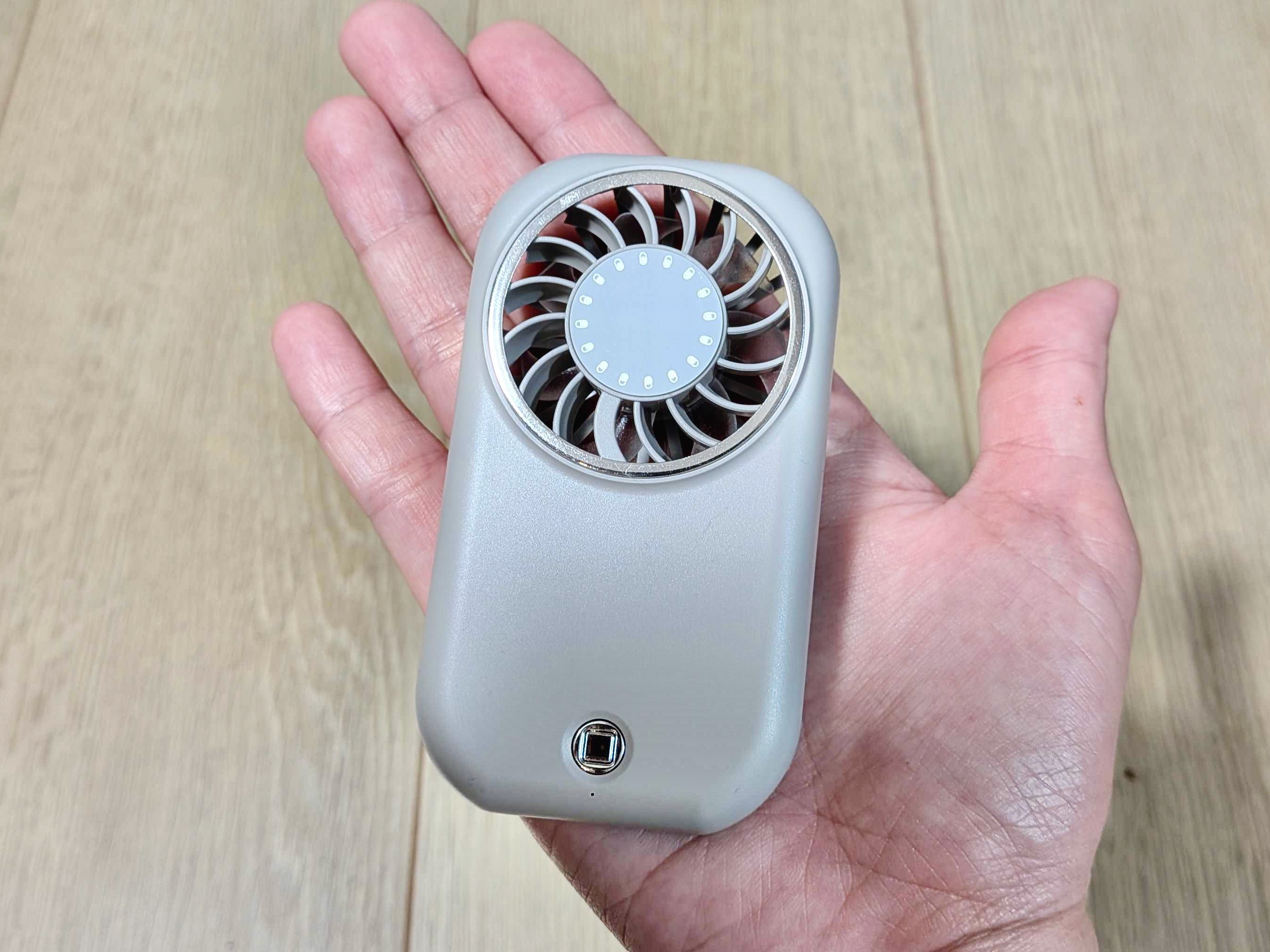 ハンディファン
