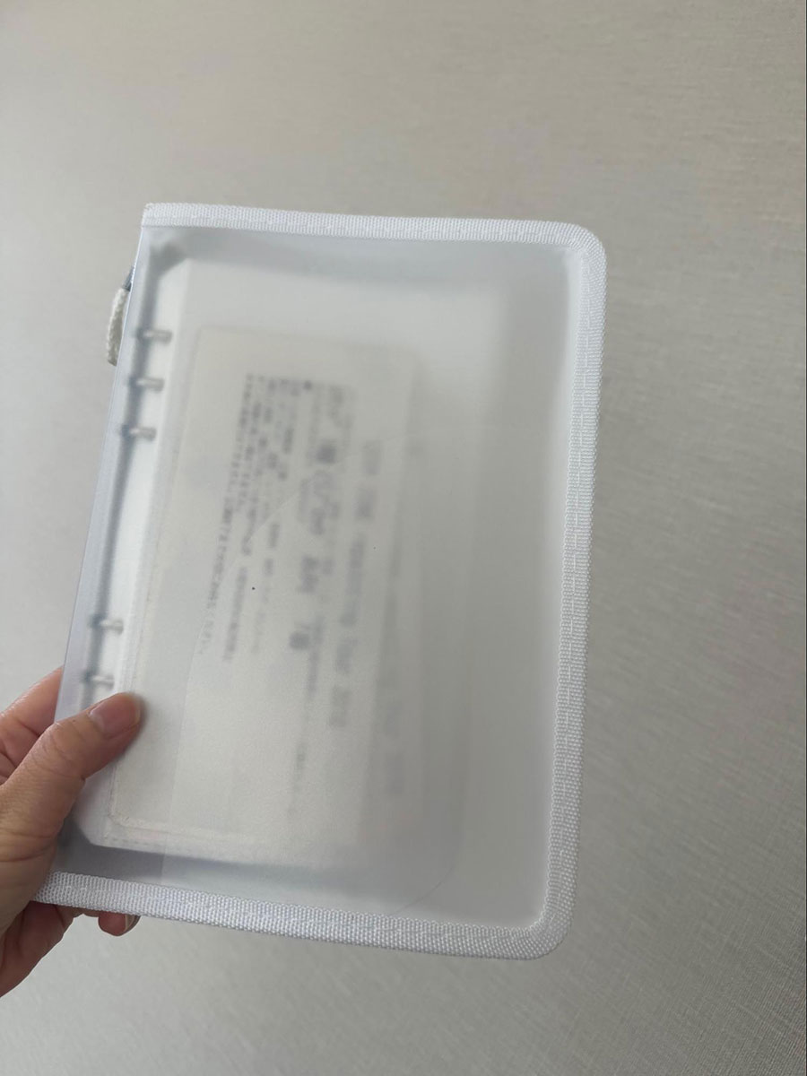 A5サイズのジッパー付き6穴バインダー