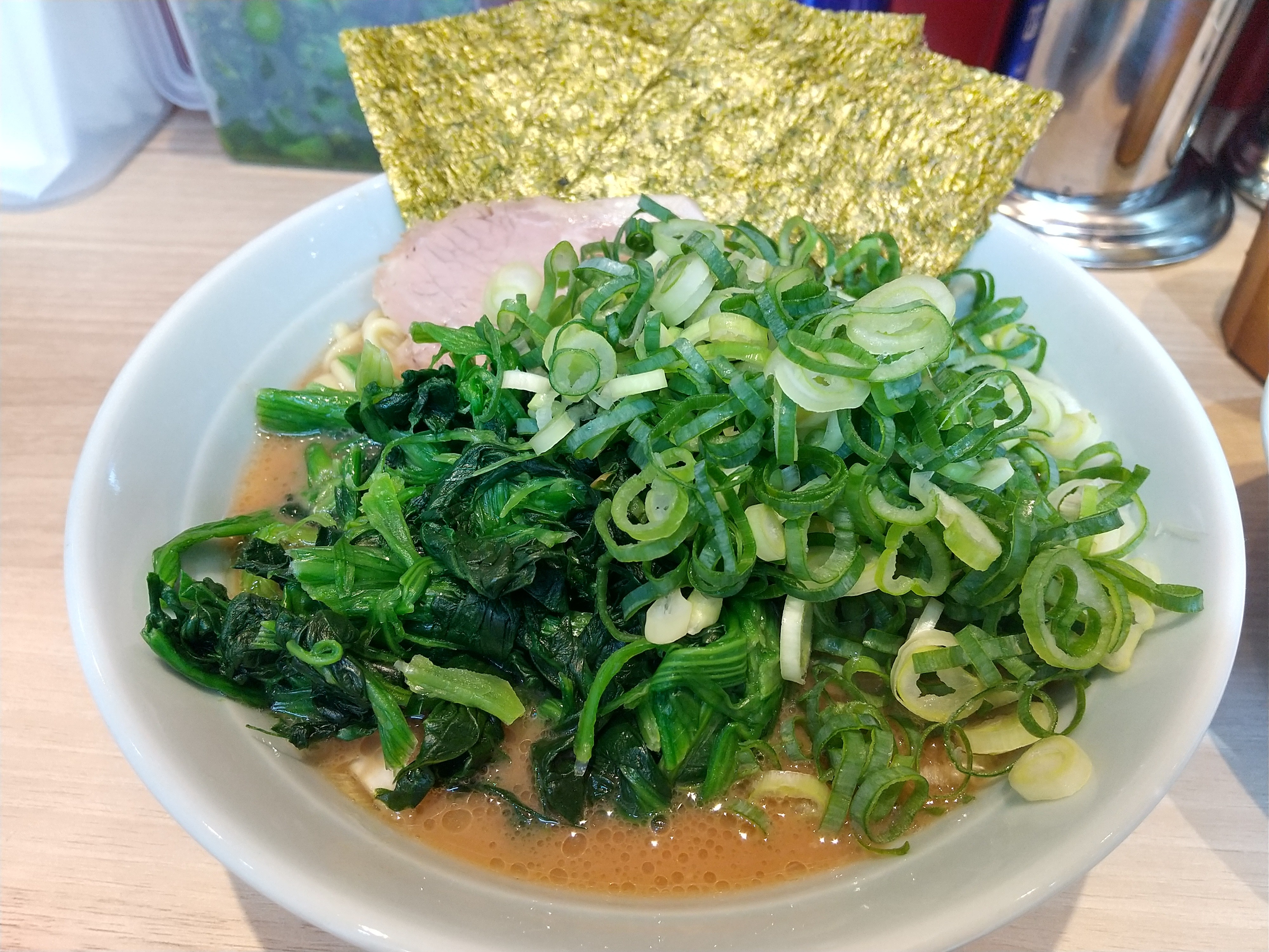 八王子の らーめん尾又家 で九条ネギラーメンほうれん草増しを食べてきた感想 少しライトな 武道家 という感じだがネギと海苔でライスが進む一杯 満足でした 食べ歩きまくる難病アトピー性脊髄炎ブログ Intractable Disease Atopic Transverse Myelitis Blog