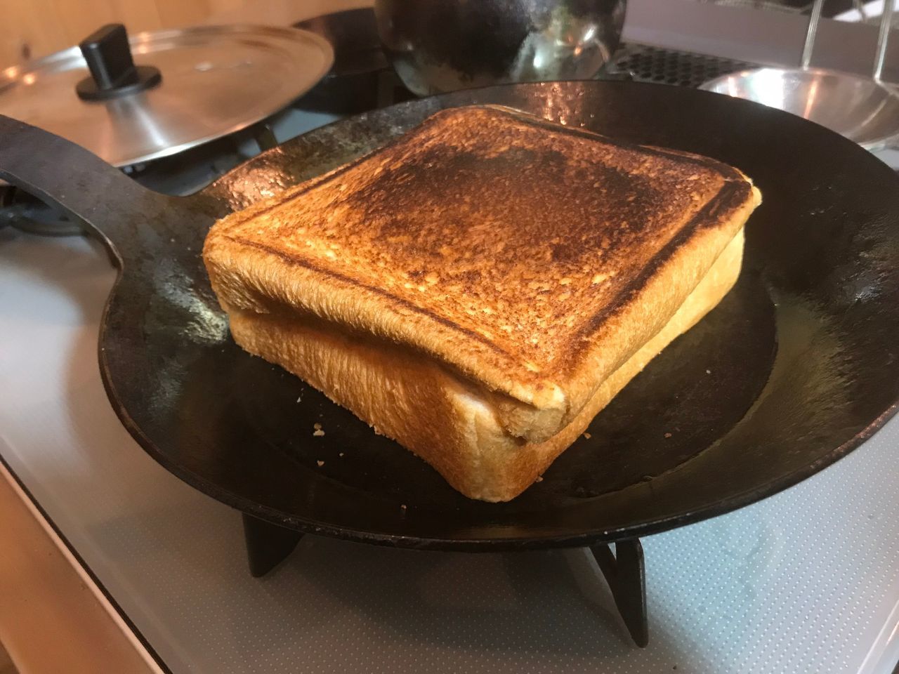 ホットサンドメーカーが無くてもフライパンを使えば 雑ホットサンド ができるメソッド メシ通 ホットペッパーグルメ ホットサンドメーカーが無くてもフライパンを使えば 雑ホットサンド ができるメソッド メシ通 ホットペッパーグルメ