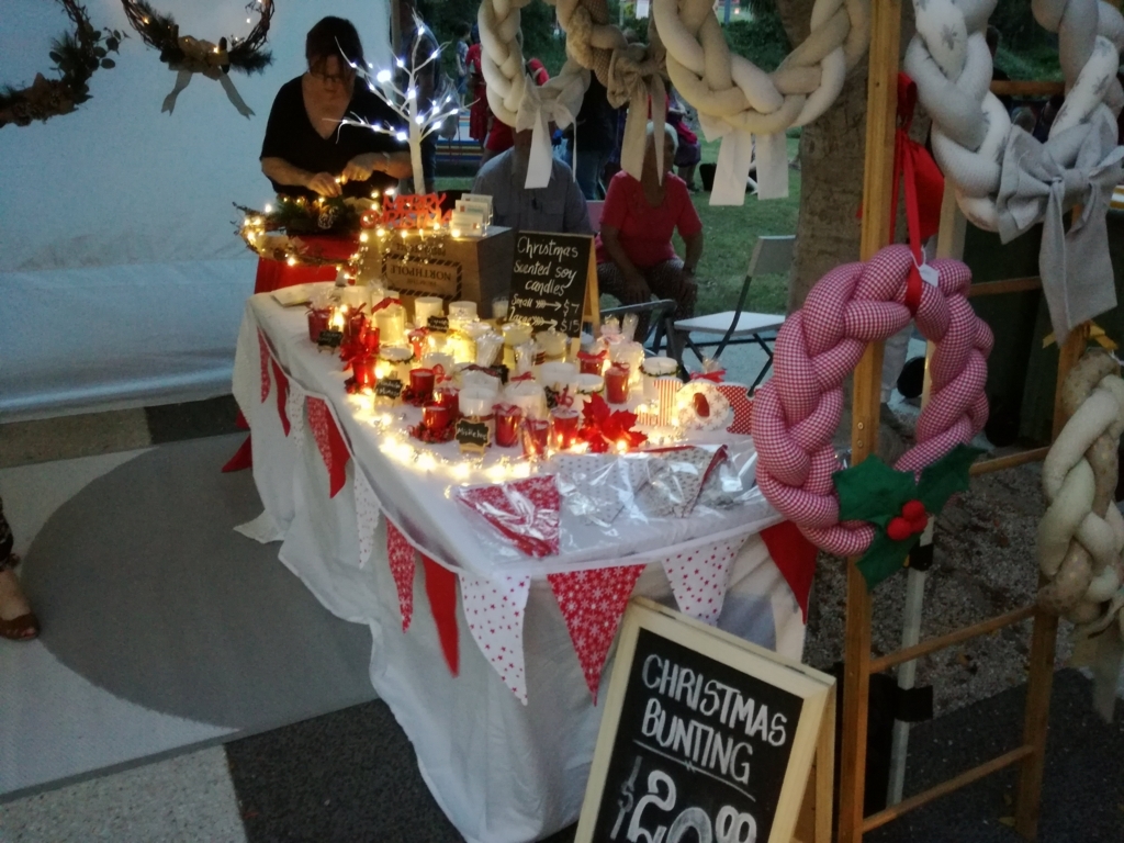 オーストラリアの夏祭り クリスマスマーケット 飲むソーヤの冒険