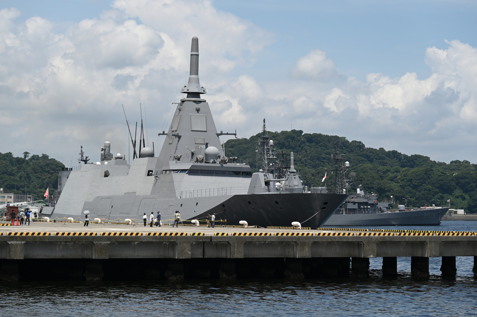 ズムウォルト級ステルス駆逐艦マイケル・モンスーアを横須賀に見に行っ