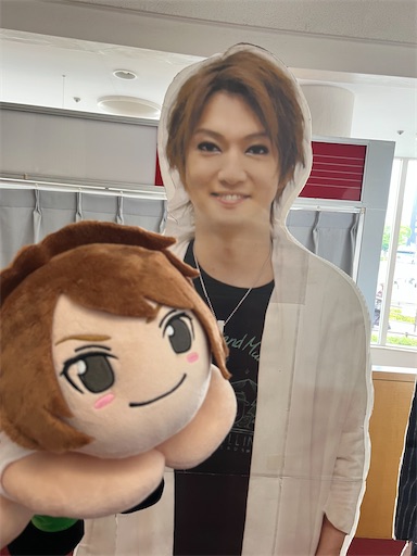 キャンさんのぬいぐるみと等身大スタンド