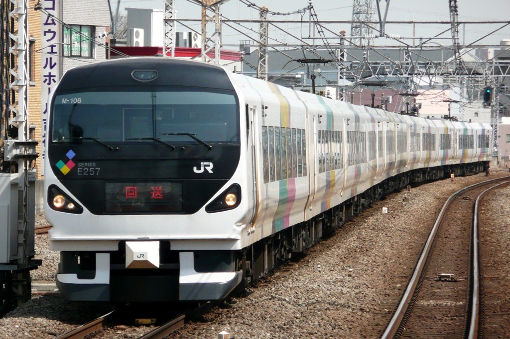 E257系M106編成、休日日中の回送（2009年3月21日、吉祥寺駅にて）