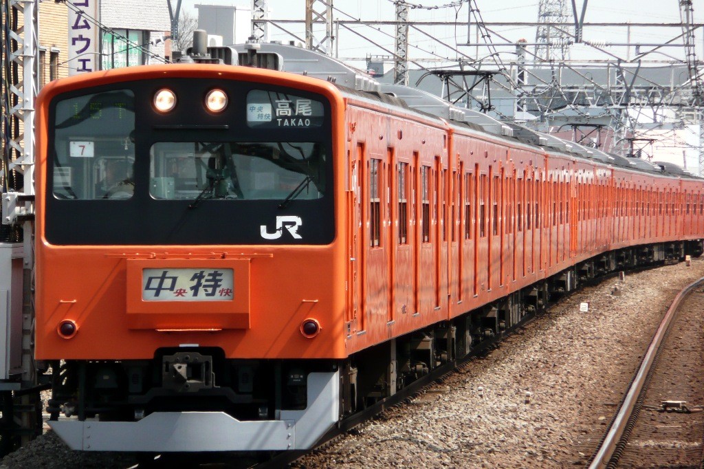 201系H7編成、中央特快。急に来て失敗…（2009年3月21日、吉祥寺駅にて）