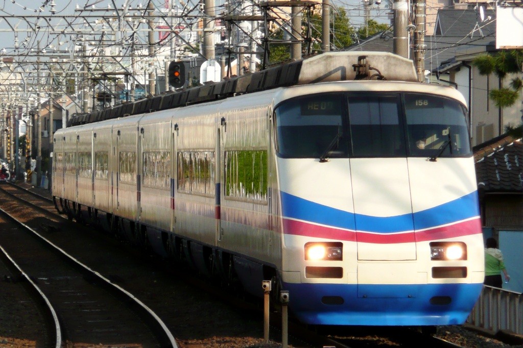 空港への足、スカイライナーことAE100形（2009年3月21日、菅野駅にて）