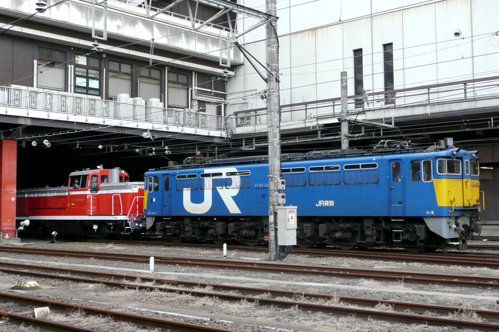 DE10に牽かれ、お別れする1059号機─１（2009年3月27日、大宮駅にて）