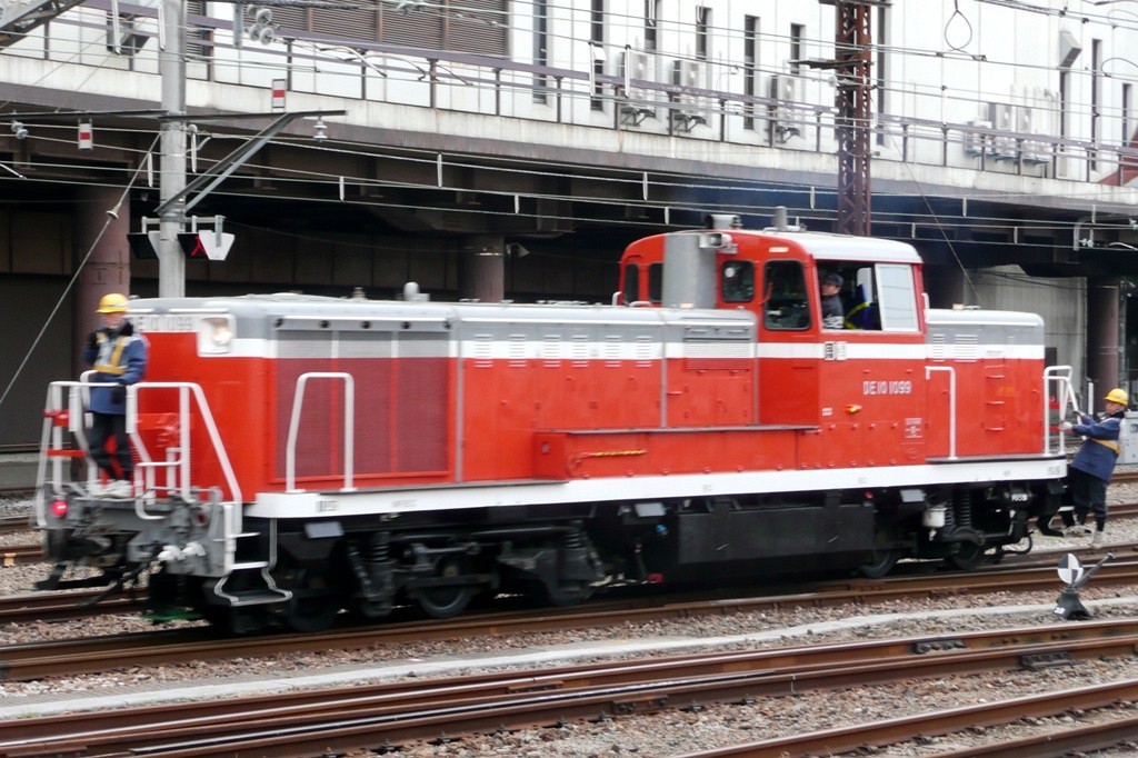 廃車となるEF65-1059号機を迎に行く入換機（2009年3月27日、大宮駅にて）