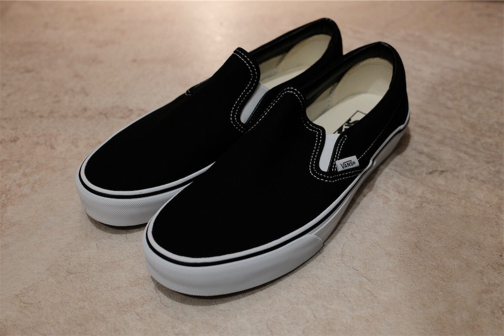 本日のみ限定henderscheme エンダースキーマvans スリッポン Hender Schemeのカラビナと、VANSのスリッポン。 - 365日をJ棟で