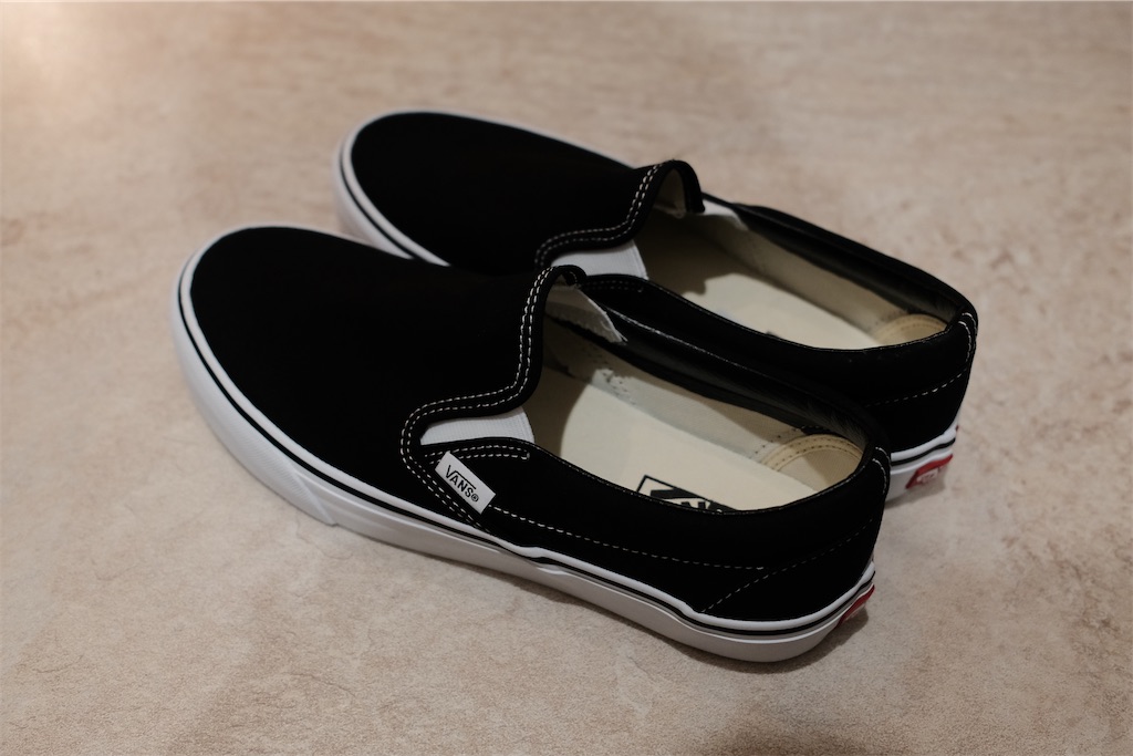 本日のみ限定henderscheme エンダースキーマvans スリッポン Hender Schemeのカラビナと、VANSのスリッポン。 - 365日をJ棟で
