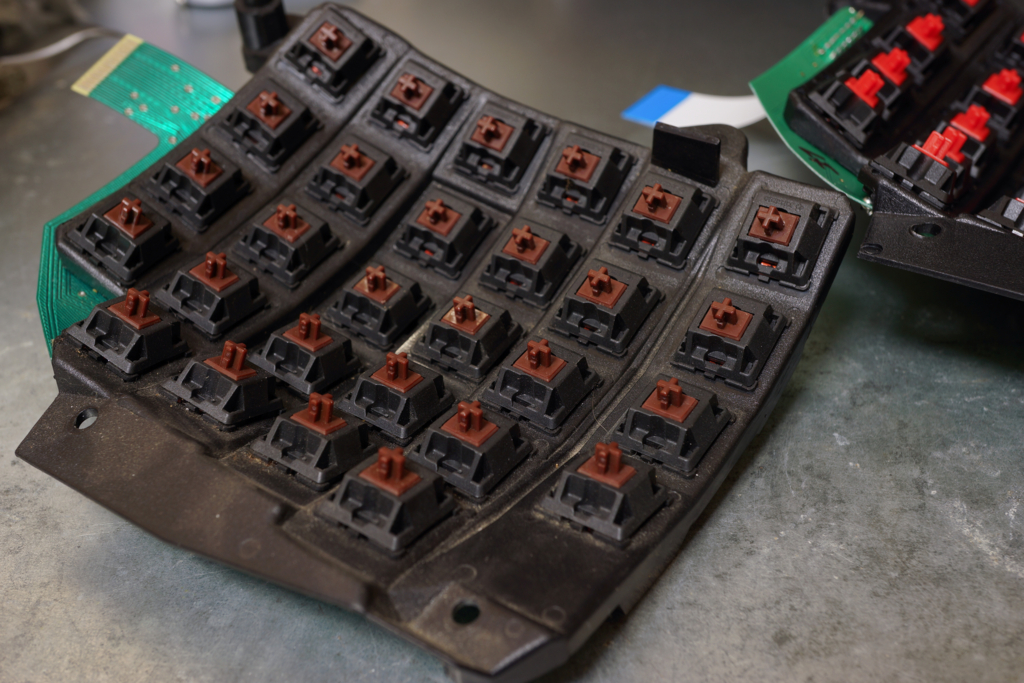 Kinesis Advantage: Cherry MX RedとBlue switch (赤軸化、青軸化